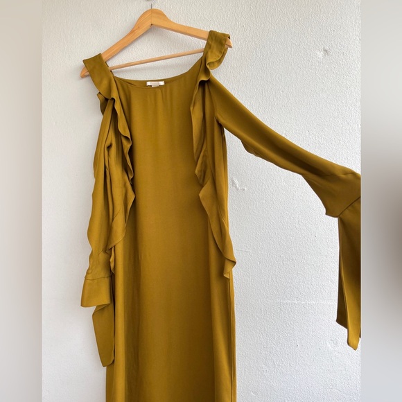 H&M | Ruffled Midi Dress - Picture 2 of 15